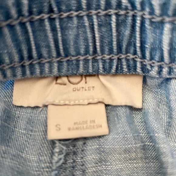 EUC Loft Outlet Women’s Chambray Shorts Small - Picture 6 of 6